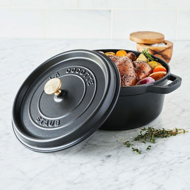 Cocotte Round 14 cm Black  - Staub